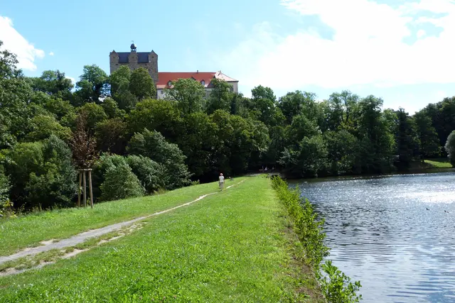 Schloss Ballenstedt mit Schlossteich