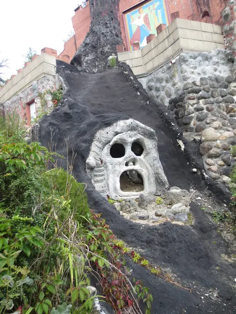 Der Vulkan der auch Feuer und Rauch zeigte.