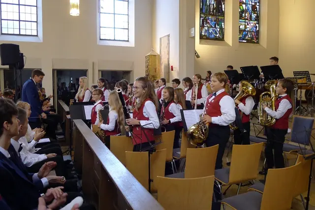 Das B-Orchester freut sich über viel Applaus. | Foto: Peter Metzger