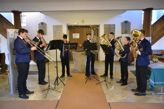 Das Bläserensemble eröffnet feierlich das Kirchenkonzert 2025. | Foto: Peter Metzger