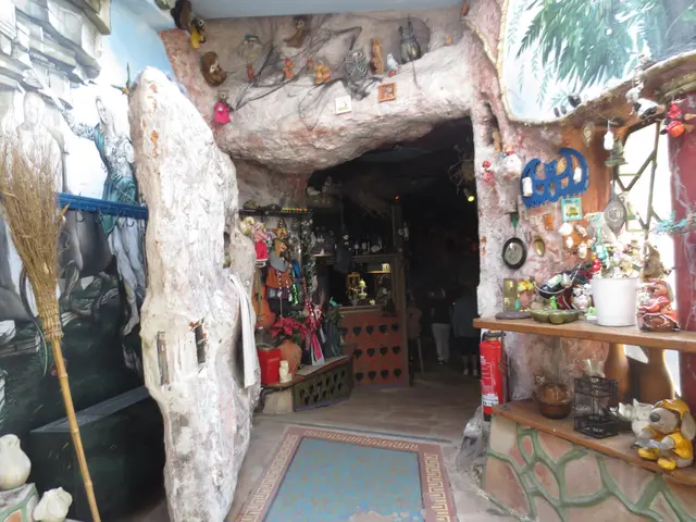 Der Weg führte in eine Höhle.