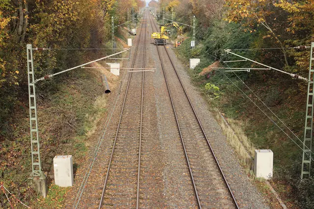 Bahnstrecke nach Bad Homburg in der Nähe des RTW-Abzweigs