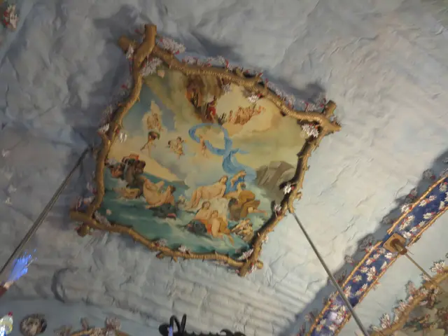 Auch hier ein schönes Deckenbild.