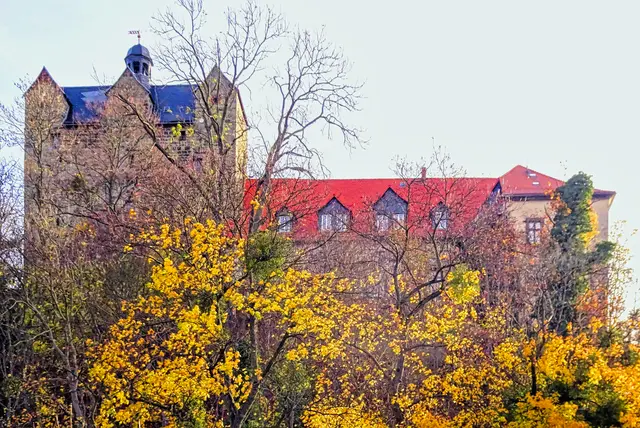 Schloss Ballenstedt im Herbst