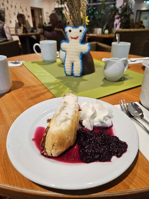 Als Dankeschön gab es herrlichen Kuchen und Kaffee für die Spender:innen. | Foto: Angelika Koch