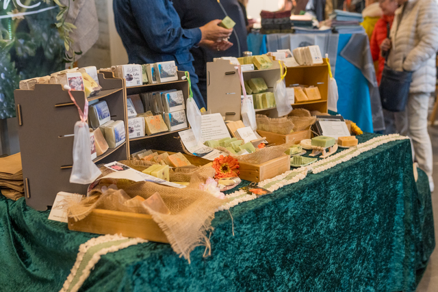  Friedberger Martini-Markt 2025 - Kreativ-Markt "Drinnen" im Divano | Foto: FSeventfoto