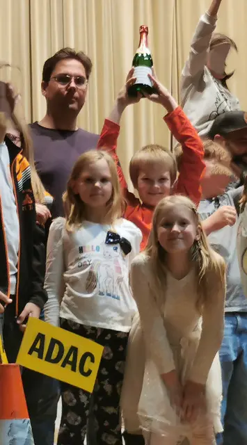 Ausgelassene Stimmung bei der Schwabenpokalsiegerehrung! | Foto: Tanja de la Vigne