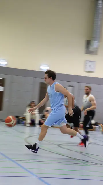 Heine, P. mit einem Tempo-Gegenstoß, auch Fastbreak genannt