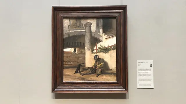„Die Torwache“ von Carel Fabritius (1622 – 1654) aus dem Jahr 1654. Ein einem Winkel einer Gasse beim Stadttor hat ein Bewaffneter sich an einer Säule niedergelassen und scheint an seinem Gewehr zu werkeln. Er wird von einem Hund beobachtet. Es sieht wie eine alltägliche Szene aus. Foto: Helmut Kuzina