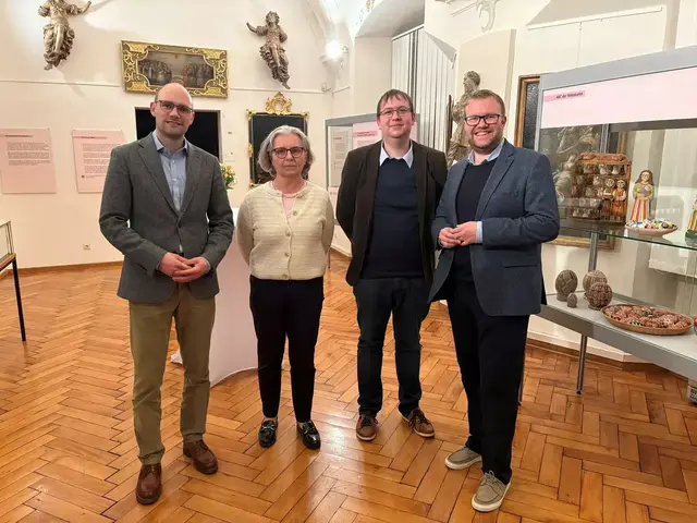 Über das erfolgreiche Günzburger Geschichtsforum freuen sich v.l. Museumsleiter und Stadtarchivar Dr. Raphael Gerhardt, die Referenten Professorin Dr. Sabine Ullmann und Tobias Stampfer und der 1. Vorsitzende des Historischen Vereins Günzburg Stefan Baisch | Foto: Ost/Historischer Verein Günzburg