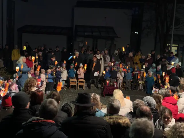 Foto: Mit Begeisterung beim Laternenlied und Laternentanz dabei.