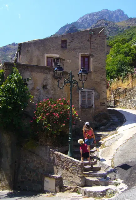 Kleine Dörfer strahlen viel Atmosphäre aus.