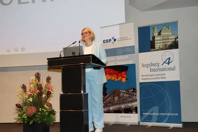 Oberbürgermeisterin der Stadt Augsburg  beim 9. Augsburger Sicherheitsdialog | Foto: Marianne Stenglein