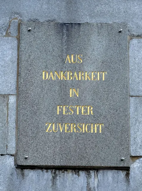 Tafel an der Canossa - Säule