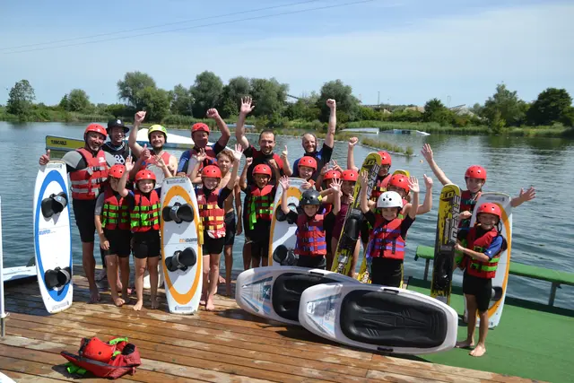 Wie in den Vorjahren trafen sich viele Alpin-Mitglieder Ende Juli 2025 in der Wasserskianlage "Turncable" in Thannhausen, um dort gemeinsam Wasserski zu fahren und einen schönen Vormittag zu erleben.