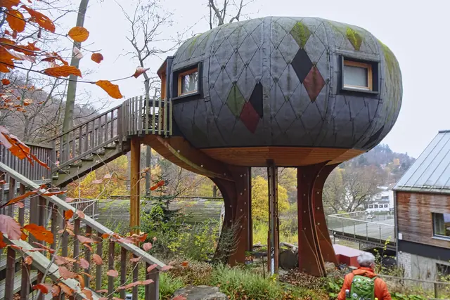 ein Baumwipfelhaus als Ufo in Bad Harzburg