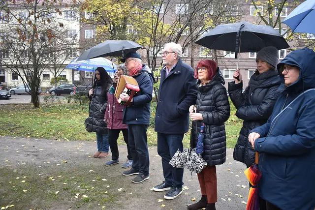Gedenkfeier zum Volkstrauertag am Ehrenmal auf dem Alten Döhrener Friedhof