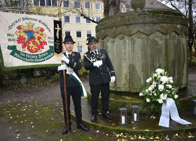 Gedenkfeier zum Volkstrauertag am Ehrenmal auf dem Alten Döhrener Friedhof