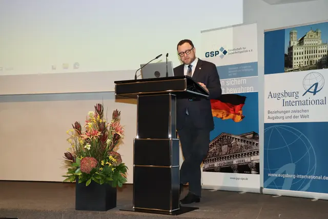 Matthias Fink Präsident von Augsburg International e.V. beim 9. Augsburger Sicherheitsdialog | Foto: Marianne Stenglein