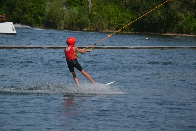 Wie in den Vorjahren trafen sich viele Alpin-Mitglieder Ende Juli 2025 in der Wasserskianlage "Turncable" in Thannhausen, um dort gemeinsam Wasserski zu fahren und einen schönen Vormittag zu erleben.