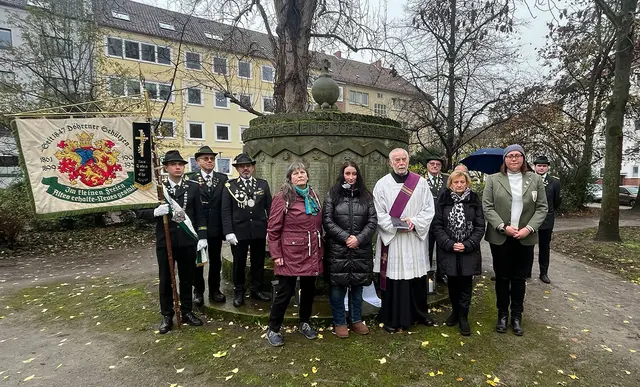 Gedenkfeier zum Volkstrauertag am Ehrenmal auf dem Alten Döhrener Friedhof