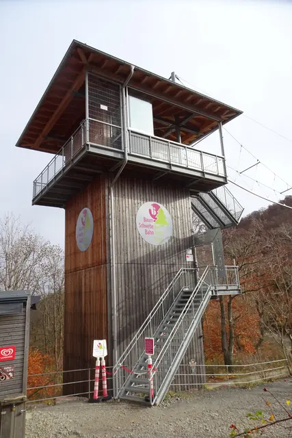 Startturm der Baumschwebebahn