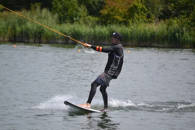 Wie in den Vorjahren trafen sich viele Alpin-Mitglieder Ende Juli 2025 in der Wasserskianlage "Turncable" in Thannhausen, um dort gemeinsam Wasserski zu fahren und einen schönen Vormittag zu erleben.
