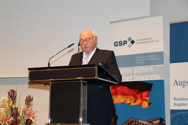 Ansprache von Dietmar Paun. beim 9. Augsburger Sicherheitsdialog | Foto: Marianne Stenglein