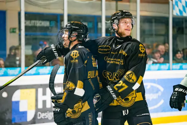 Auch Publikumsliebling Toms Prokopovics (rechts) verliess den EHC Richtung Oberliga Süd. | Foto: Dietmar Ziegler