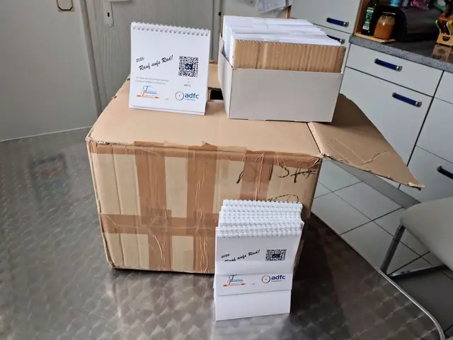 🗓️: Gerade angekommen! DA sind se drin, die 12-Fahrrad-Bilder-Monats-Kalender 2026  | Foto: ✅: ＡＤＦＣ Langenhagen