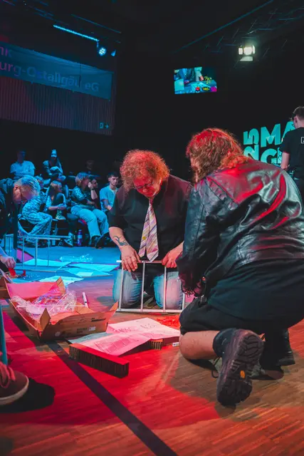 im Team Aufbauarbeit leisten für den "Chef" | Foto: ABOUT US Media GmbH