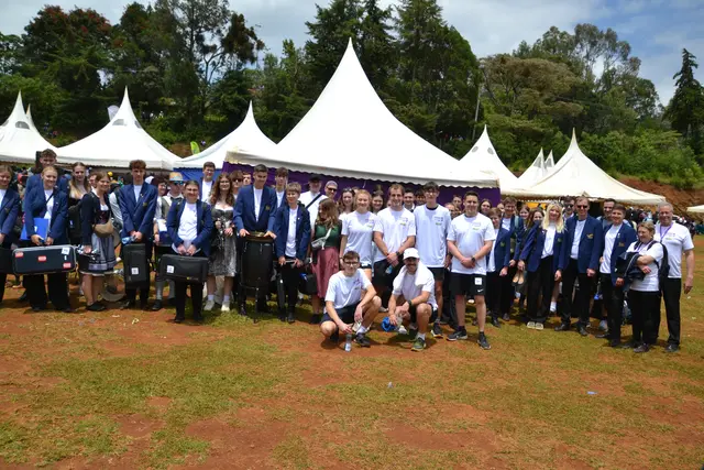 Das JUGGE begleitete den Zieleinlauf des Halbmarathons in Kabarnet musikalisch. Darüber hinaus nahmen mehrere Mitglieder am Lauf selbst teil, der aufgrund der Höhe und der steilen Strecke sehr herausfordernd war.