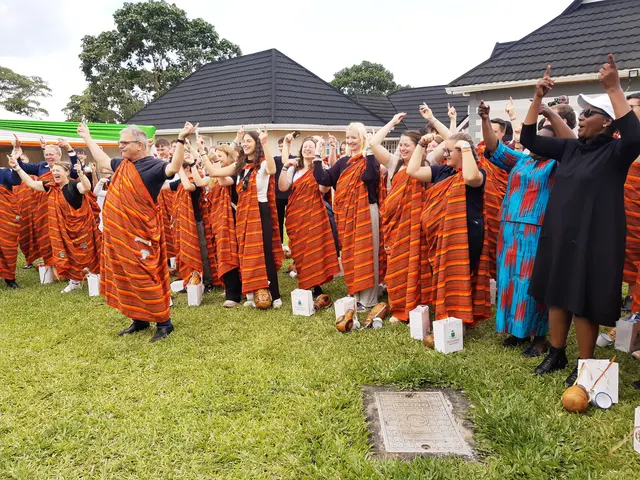 Beim Empfang durch den Gouverneur von Nandi erhielten die Teilnehmer großzügige Gastgeschenke, darunter die typischen Decken der Masai.
