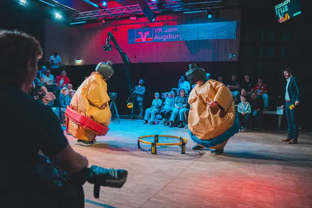Leon und Paul beim Sumo-Spikeall | Foto: ABOUT US Media GmbH