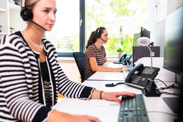 Psychische Krisen belasten – auch in der Weihnachtszeit. Der Krisendienst Schwaben ist da und hilft.  | Foto: Tobias Atzkern