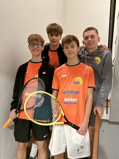 Harter Fights und unglückliches Ende gegen einen starken Gegner für die U 18 des TCW zum Winterrundenstart (v.l. Felix Leier, Tobias Freier, Simon Thurner, Max Kreutmayr)