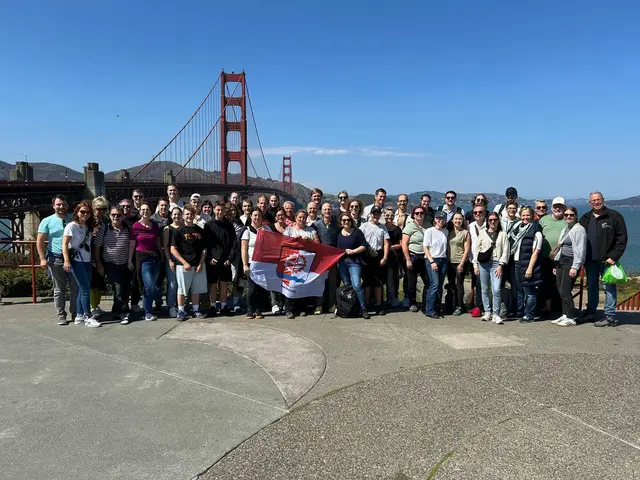 Gruppenbild vor der Golden Gate Bridge in San Francisco (Kalifornien)
