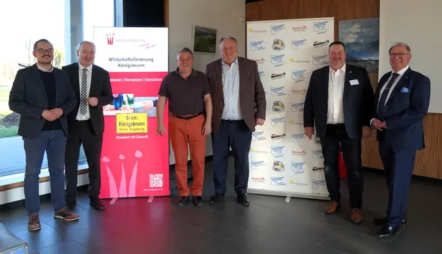 Trafen sich zum Austausch mit Unternehmerinnen und Unternehmern über die Frage, wie Firmen von Bürokratie entlastet werden können (v.l.): Wirtschaftsförderer Michael Vogt, 1. Bürgermeister Franz Feigl, Unternehmensberater Jörg Simm, Bürokratiebeauftragter der bayerischen Staatsregierung MdL Walter Nussel sowie BDS-Vorstandsmitglied Stefan Niederkron und Steuerberater Georg Büchele. | Foto: Anke Maresch