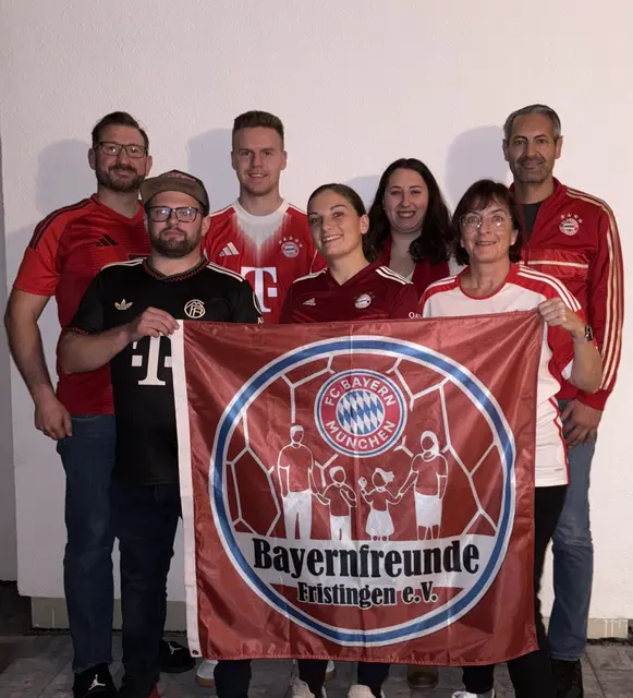 Hintere Reihe von links: Wolfgang Bauer (1. Vorsitzender), Michael Hörbrand (Eventmanager), Laura Frey (Schriftführerin), Dietmar Baumann (Kassierer)
Vordere Reihe von links: Jürgen Link (2. Vorsitzender), Veronika Bauer (Jugendbeauftragte), Sabrina Steiner (Social-Media-Beauftragte)
 | Foto: Bayernfreunde Fristingen e.V.