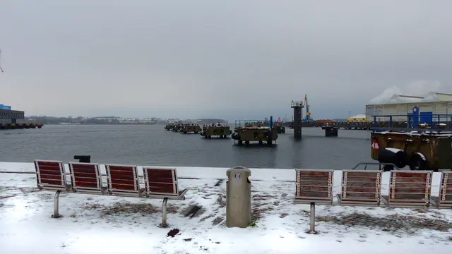 Ein Ausblick von der Hafenspitze auf die Betonpoller am Schiffswendeplatz. Foto: Helmut Kuzina