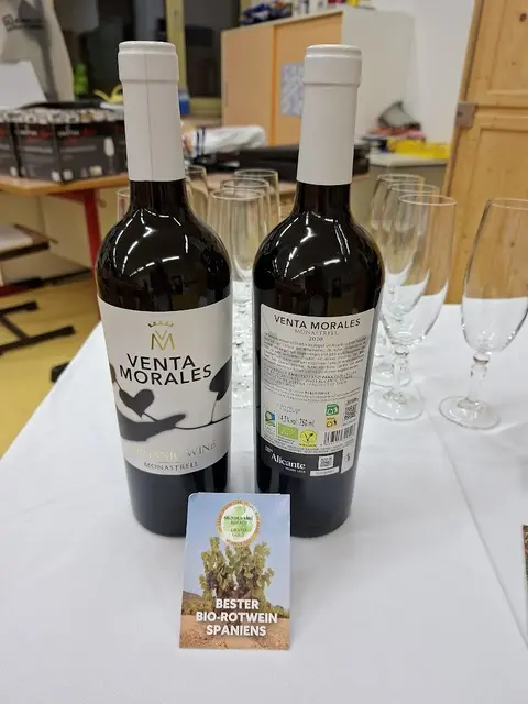 Zum Filet Wellington wurde der "beste Bio-Rotwein Spaniens" kredenzt - ein Venta Morale. | Foto: Otto Killensberger