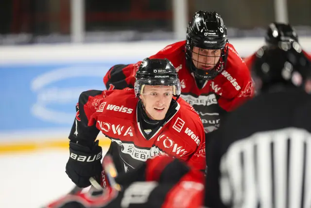Peter Brückner (im Vordergrund, dahinter Luca Szegedin) wurde nach dem Spiel als bester Königsbrunner Spieler ausgezeichnet. | Foto: Dietmar Ziegler