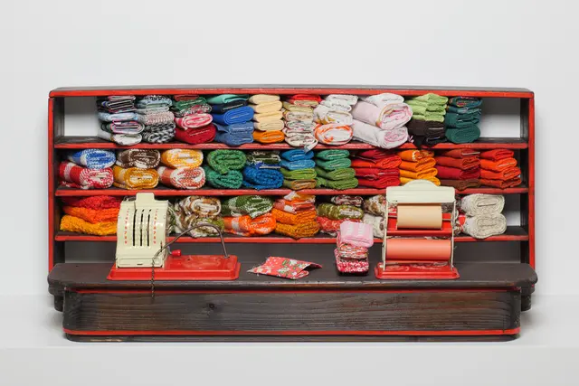 Stoffkaufladen, eingerichtet von den Dekorateuren des ehemaligen Modehauses Nassl in Donauwörth, um 1950 | Foto: Matthias Meyer/Museum KulturLand Ries