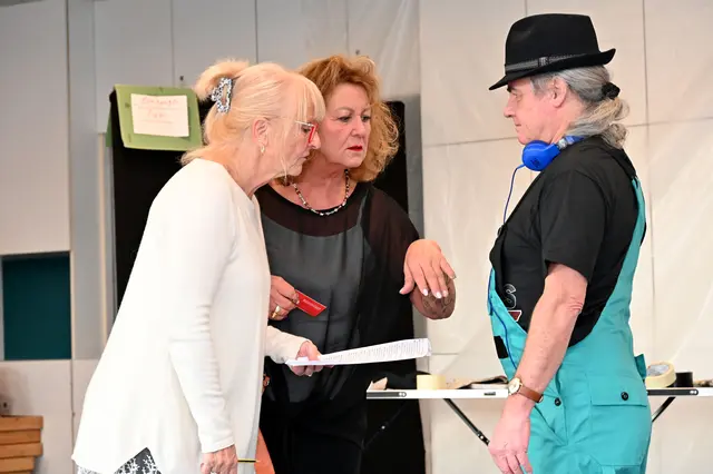 "So machen wir es!" Gabriele Dragon sagt, wie sie sich die Szene vorstellt.