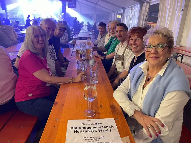 Mitgliedertreffen auf dem Neusässer Volksfest.