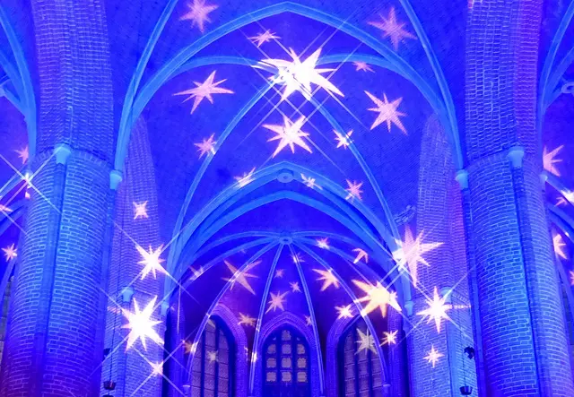 Und ebenso der Besuch eines Adventsgottesdienstes. | Foto: Christel Wolter