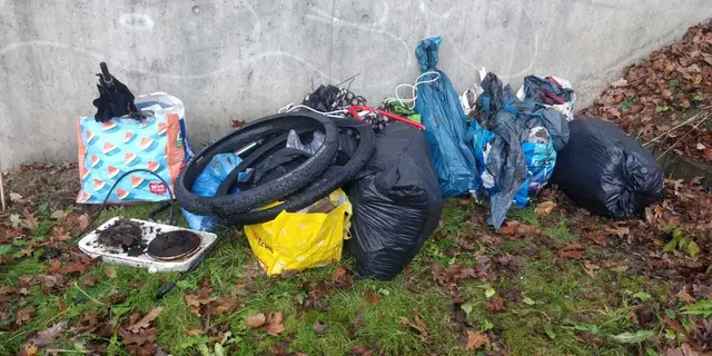 Weggeworfener Müll in den Gersthofer Grünanlagen zwischen Autobahn und  Gymnasium | Foto: Foto Claudia Wegele