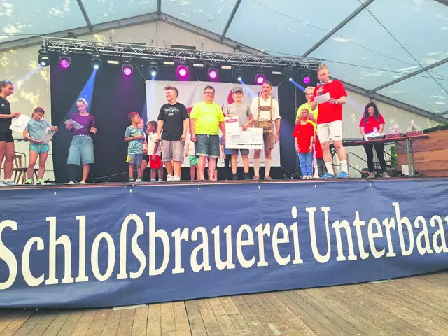 Die Siegerehrung fand anschließend im Festzelt auf dem Volksfest statt. Die Preise stiftete die Aktionsgemeinschaft Neusäß.  | Foto: Aktionsgemeinschaft Neusäß