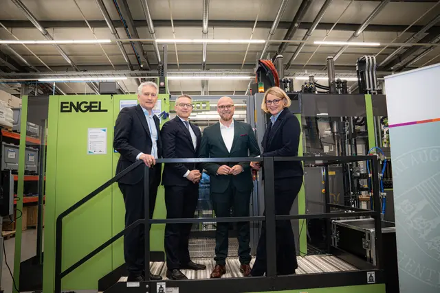 Besuch im Innovationspark (von links): Hansjörg Durz (MdB), Dr. Karsten Wildberger (Bundesdigitalminister), Dr. Fabian Mehring (Bayerischer Digitalminister) und Eva Weber (Oberbürgermeisterin der Stadt Augsburg). | Foto: Büro Dr. Fabian Mehring