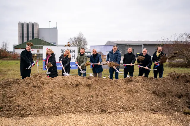 Mit dem symbolischen Spatenstich beginnt der Bau des Campus auf dem AREALpro. | Foto: PK Fotografie 